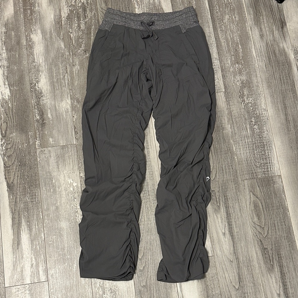 Ivivva grey pants
